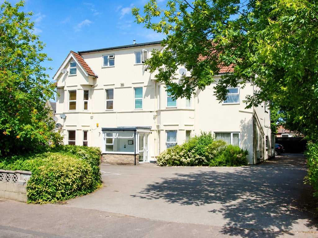 Flat Richmond Park Road in Bournemouth