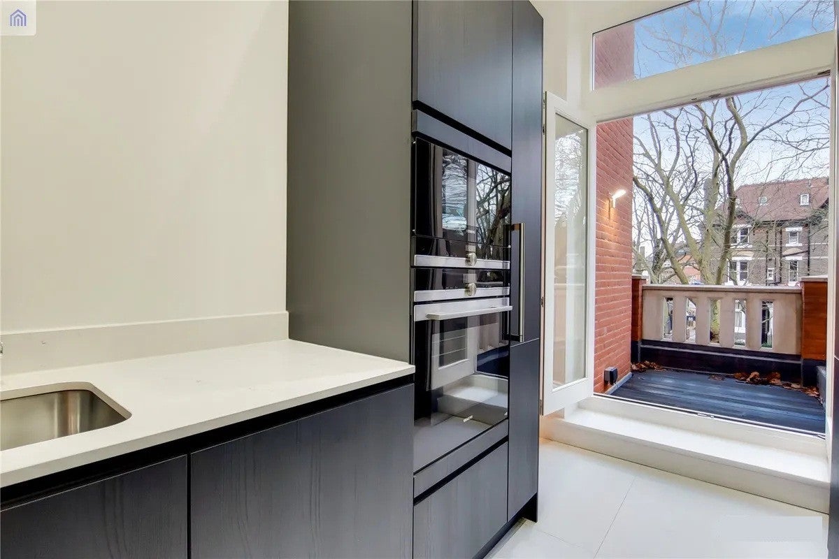 Flat Fitzjohn's Avenue in Greater London