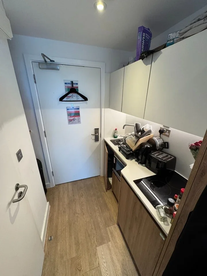 Room Middlesex Street in City of London