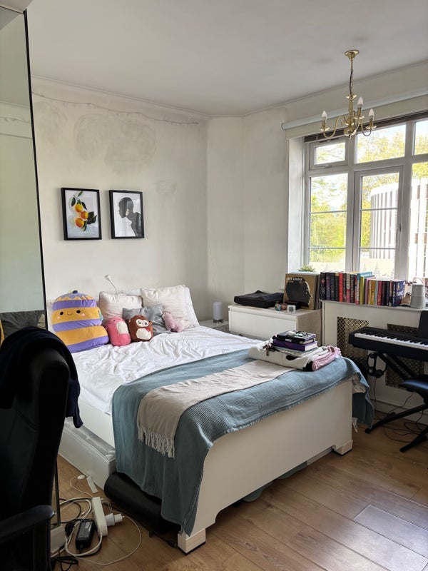 Room Primrose Hill Road in Greater London