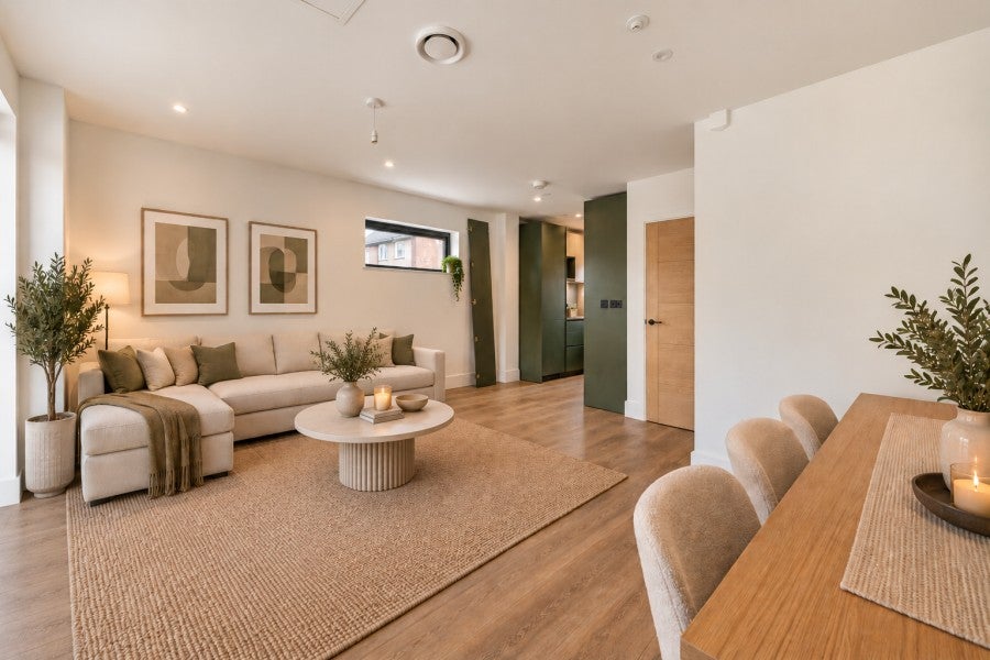 House Hunters Road in Greater London