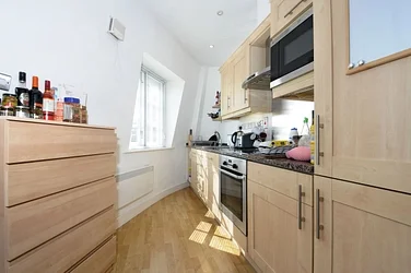 Flat Magdalen Street in Greater London