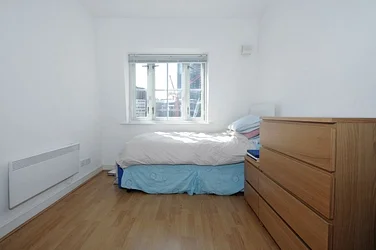 Flat Magdalen Street in Greater London