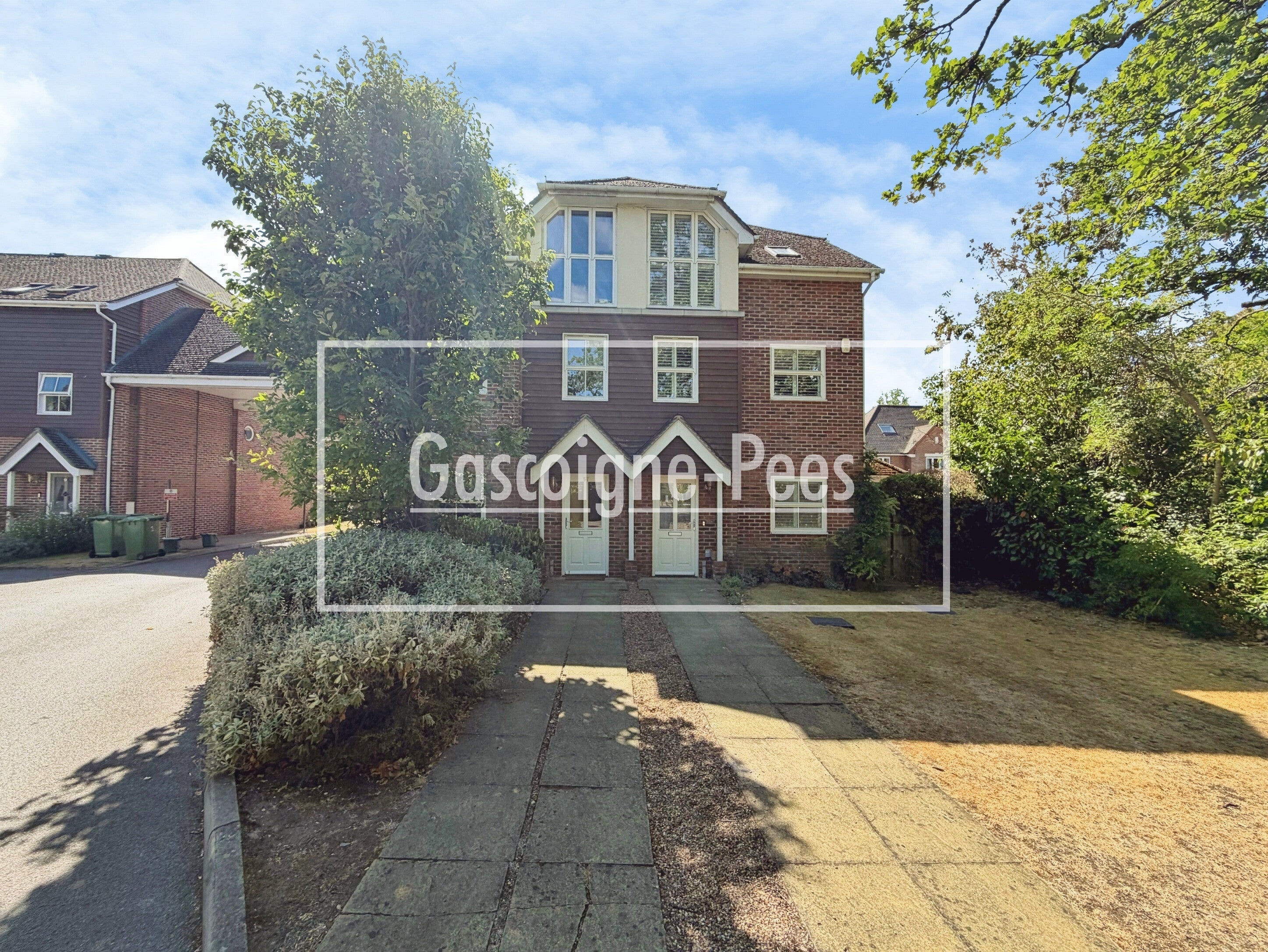 House D'Abernon Drive in Elmbridge