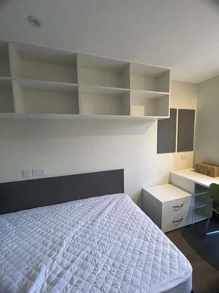 Room Wakefield Road in Kirklees