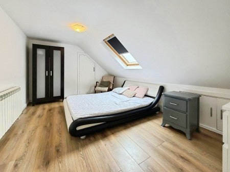 Flat Conway Road in Greater London