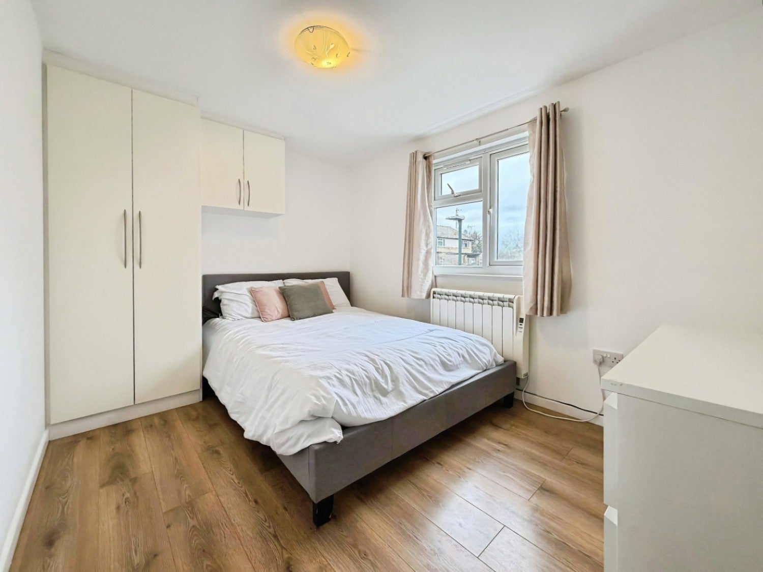 Flat Conway Road in Greater London