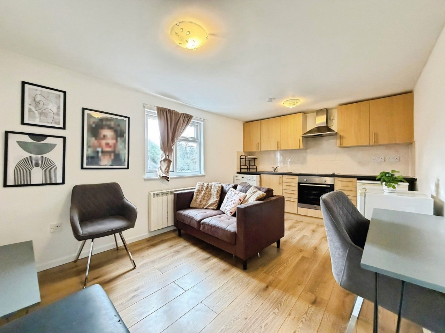 Flat Conway Road in Greater London