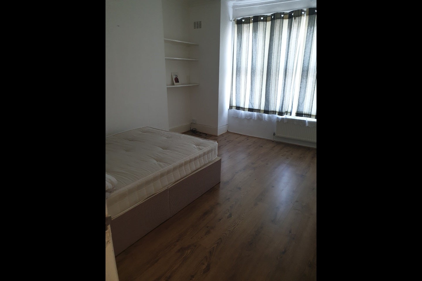 Flat Chandos Road in Greater London