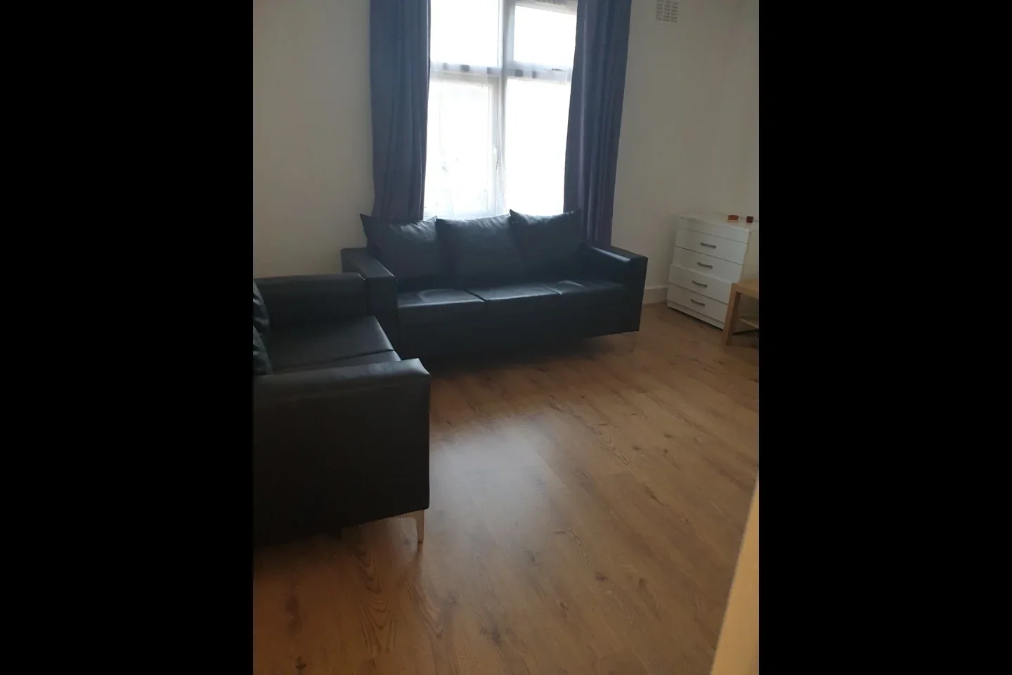 Flat Chandos Road in Greater London