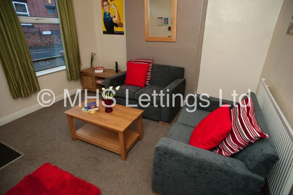 Flat Back Carberry Place in Leeds