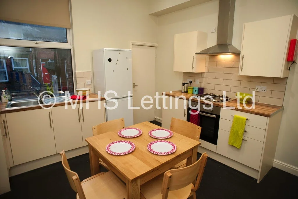 Flat Back Carberry Place in Leeds