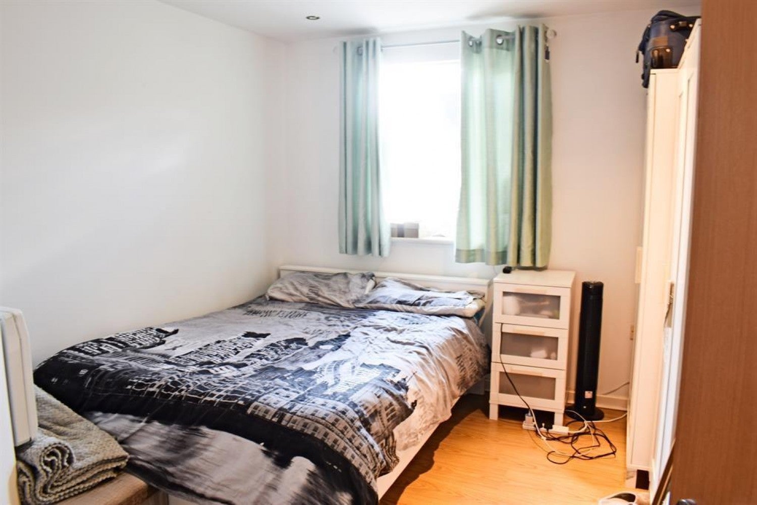 Flat Elmira Way in Salford