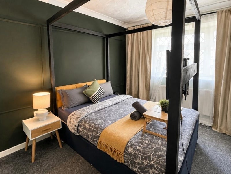 Room Pekin Street in Greater London