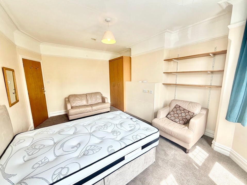 Room Norfolk Road in Greater London