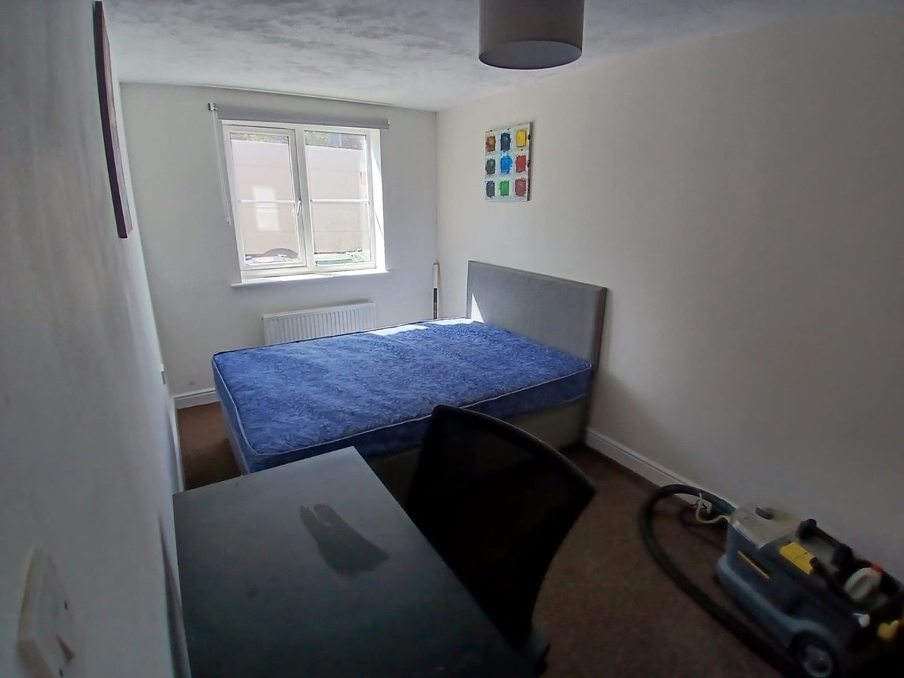 Room Fairview Drive in Ashford