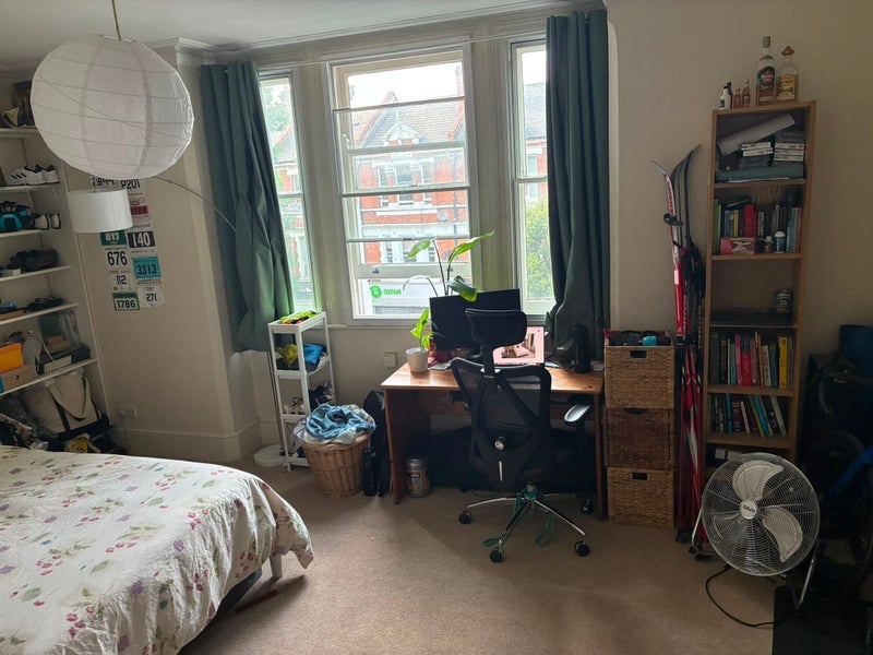 Room Half Moon Lane in Greater London