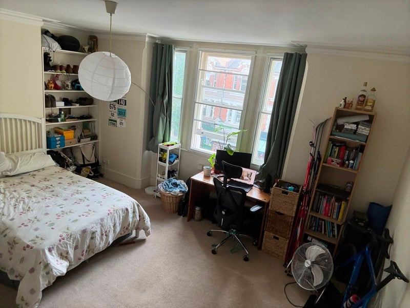 Room Half Moon Lane in Greater London