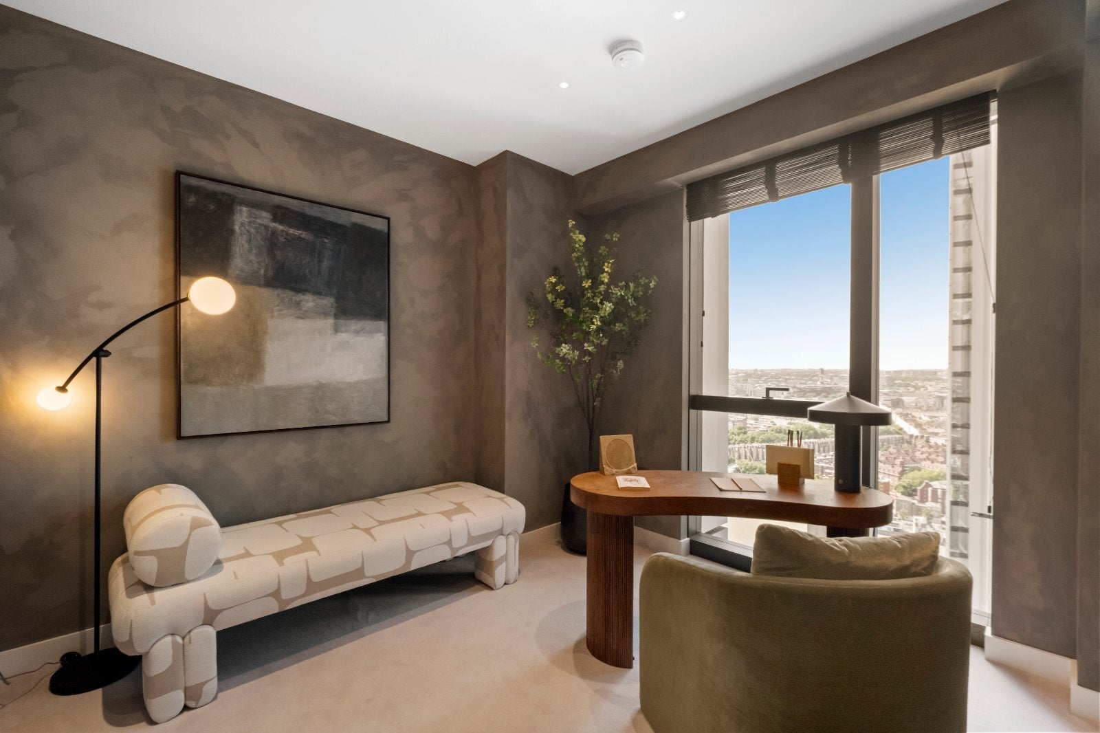 Flat Nine Elms Lane in Greater London