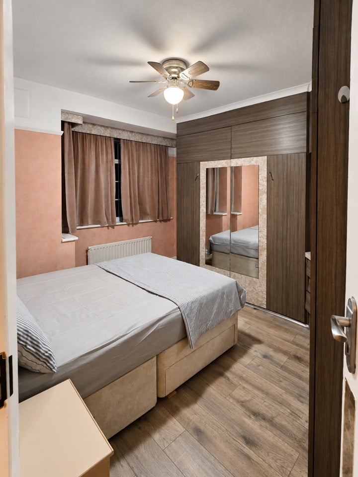 Room London Road in Greater London