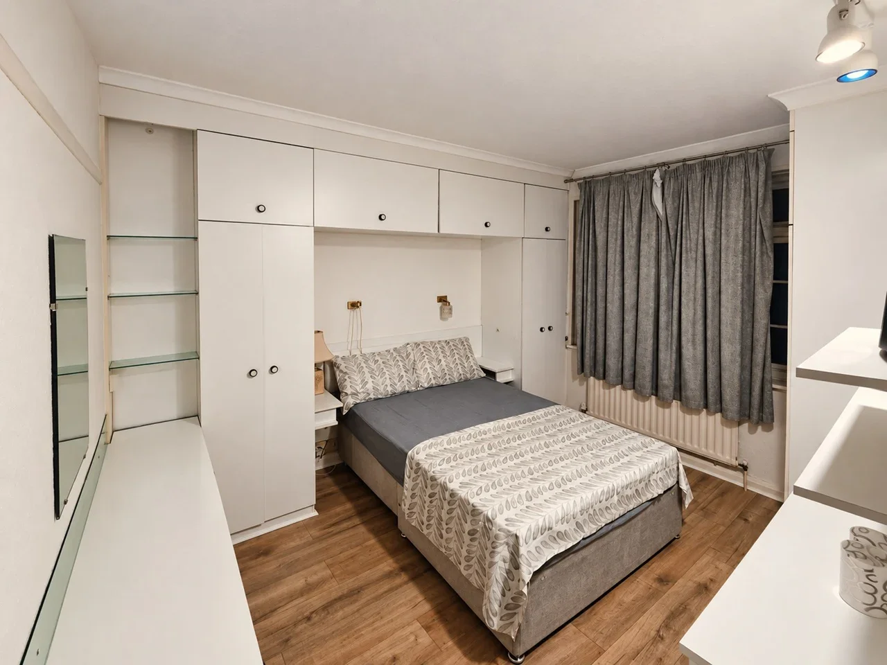 Room London Road in Greater London