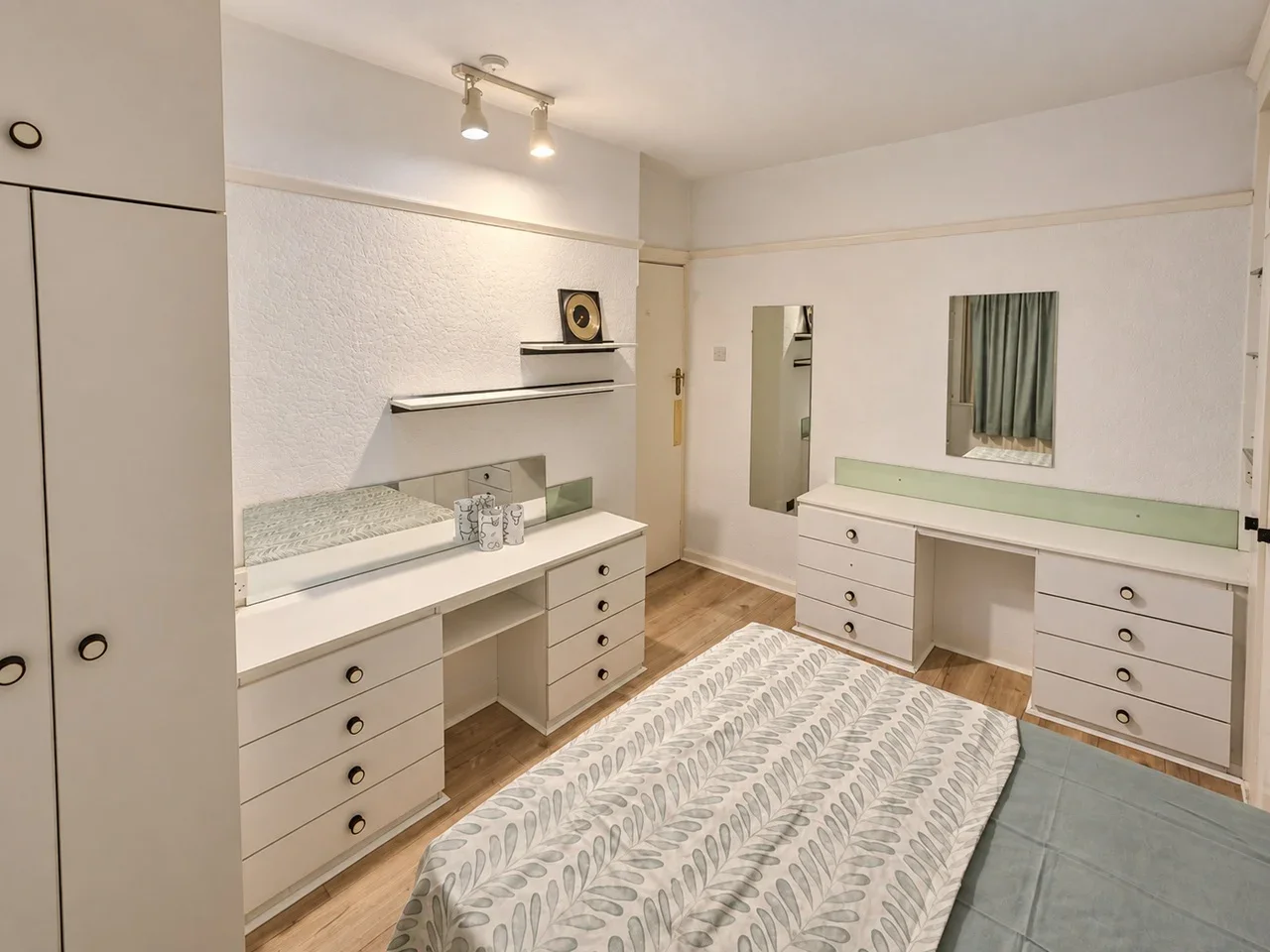 Room London Road in Greater London