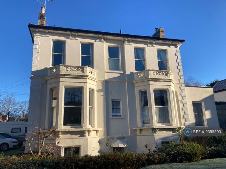 Flat Queen's Road in Cheltenham