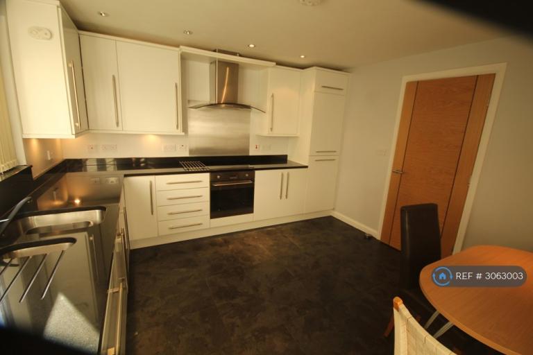 Flat Three Acres Close in Liverpool