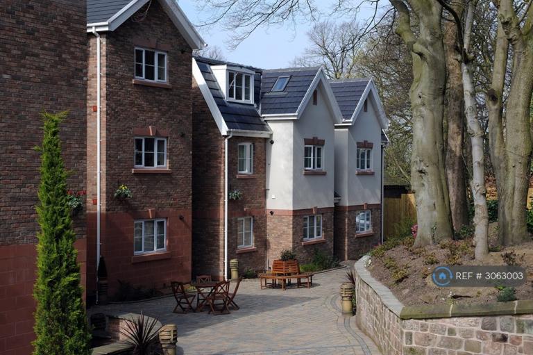Flat Three Acres Close in Liverpool