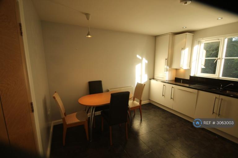 Flat Three Acres Close in Liverpool