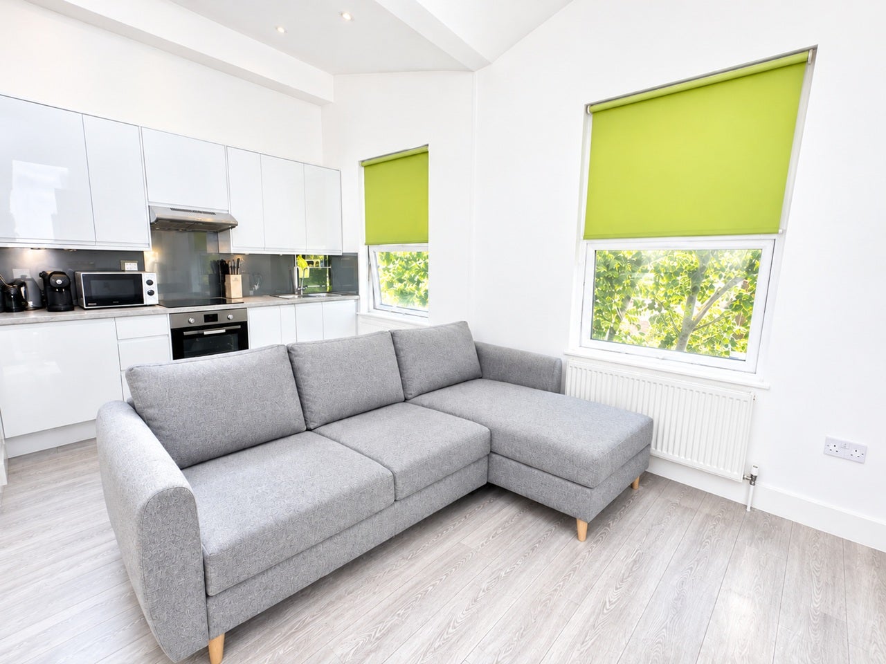 Flat Dalling Road in Greater London