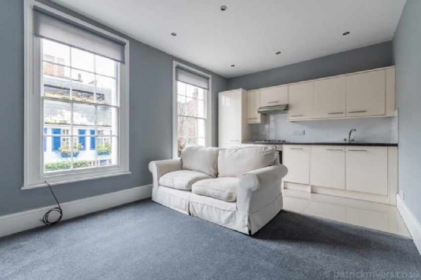 Flat Pembridge Road in Greater London