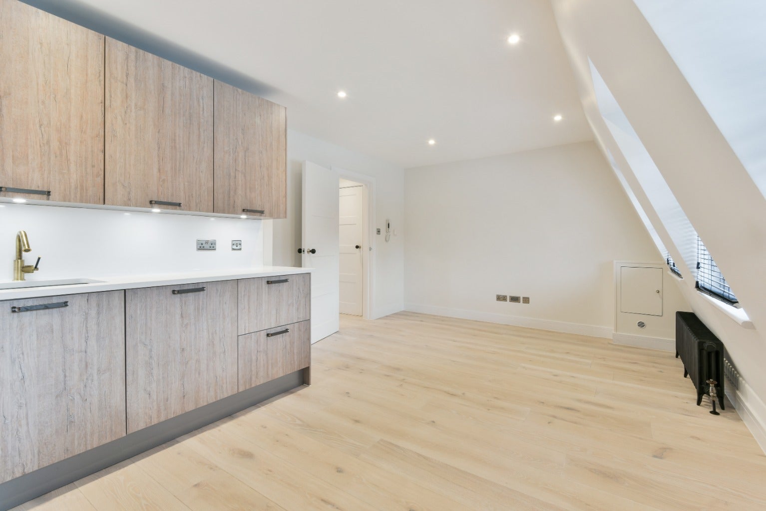 Flat Charlotte Street in Greater London