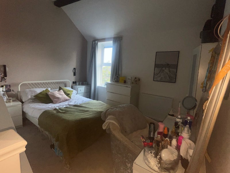 Room Seymour Road in Liverpool