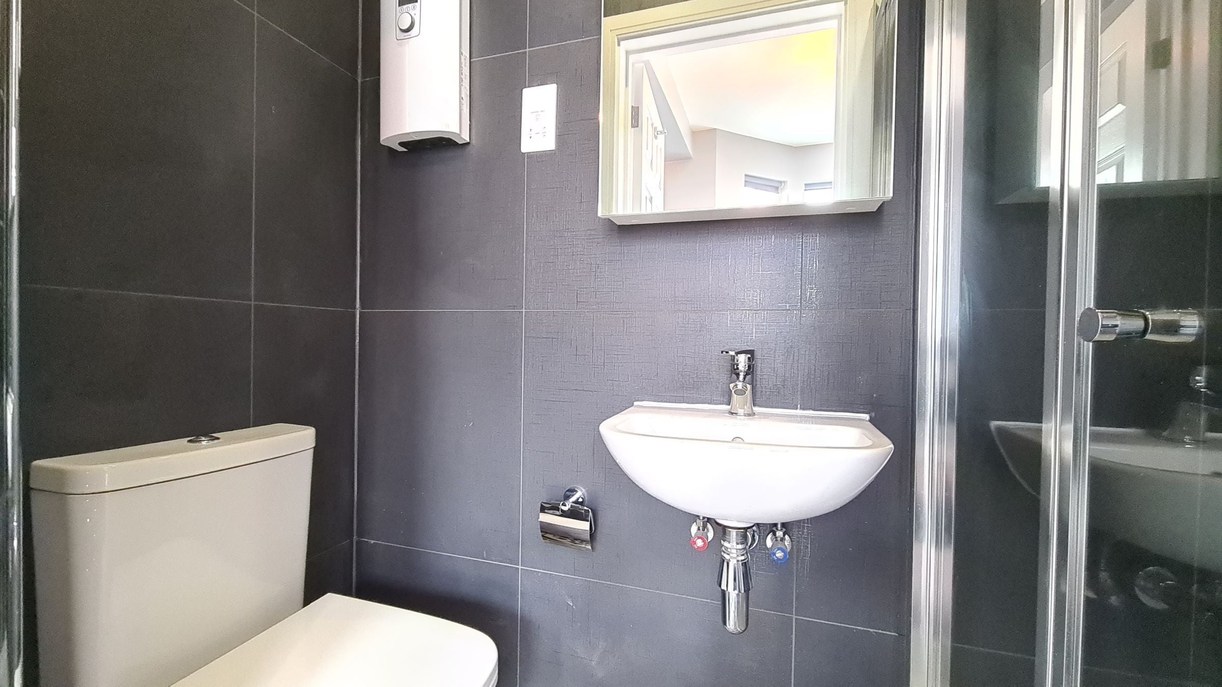 Room Avonwick Road in Greater London