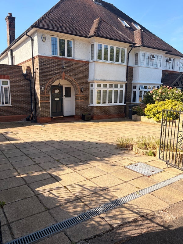 Room Pollards Hill South in Greater London