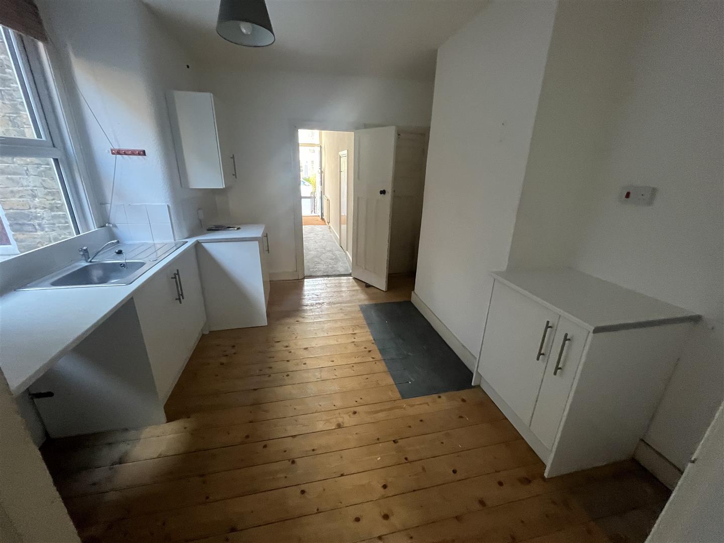 Flat Twickenham Road in Greater London