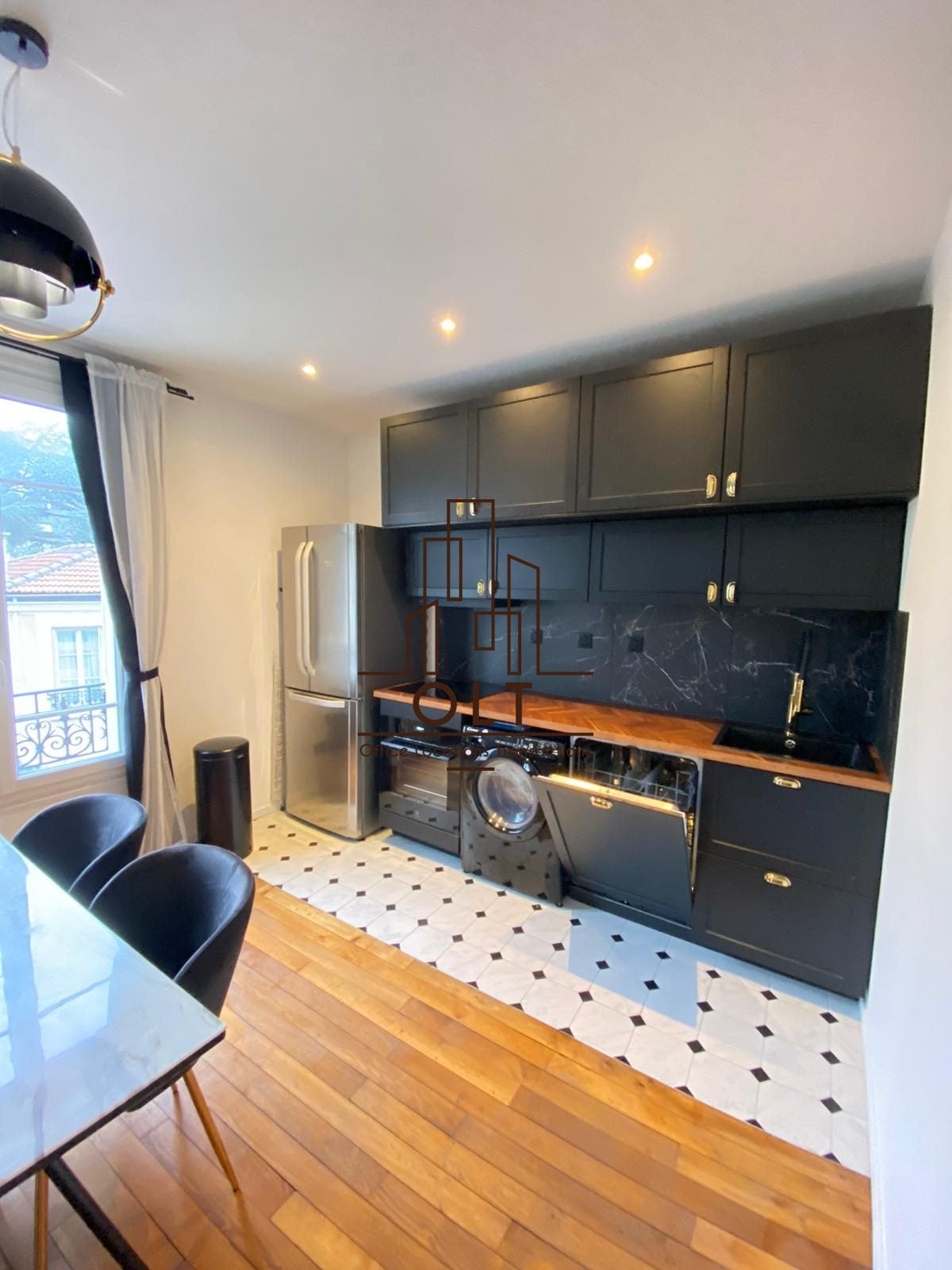 Flat Rue Honoré d'Estienne d'Orves in Suresnes