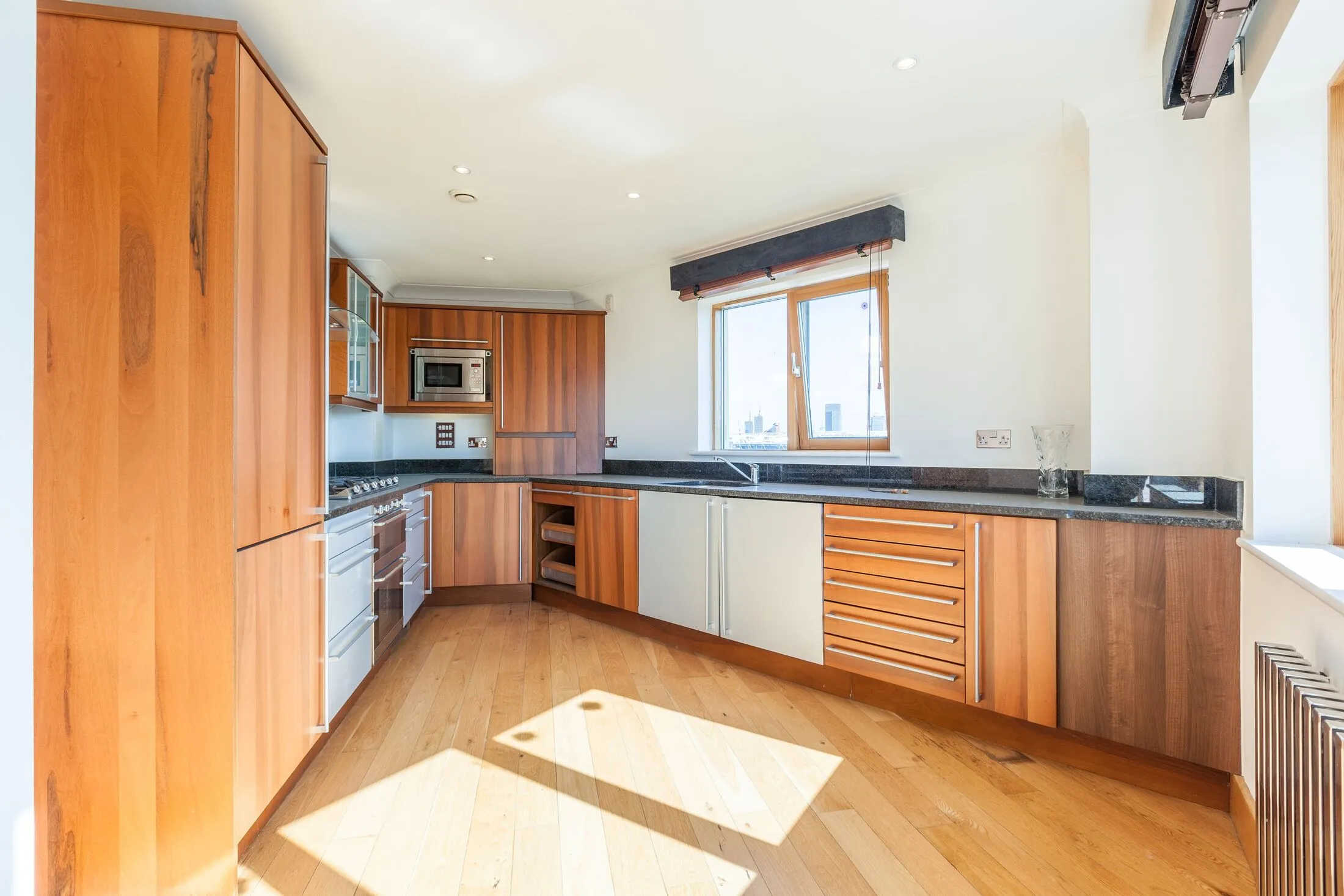 Flat Pancras Way in Greater London