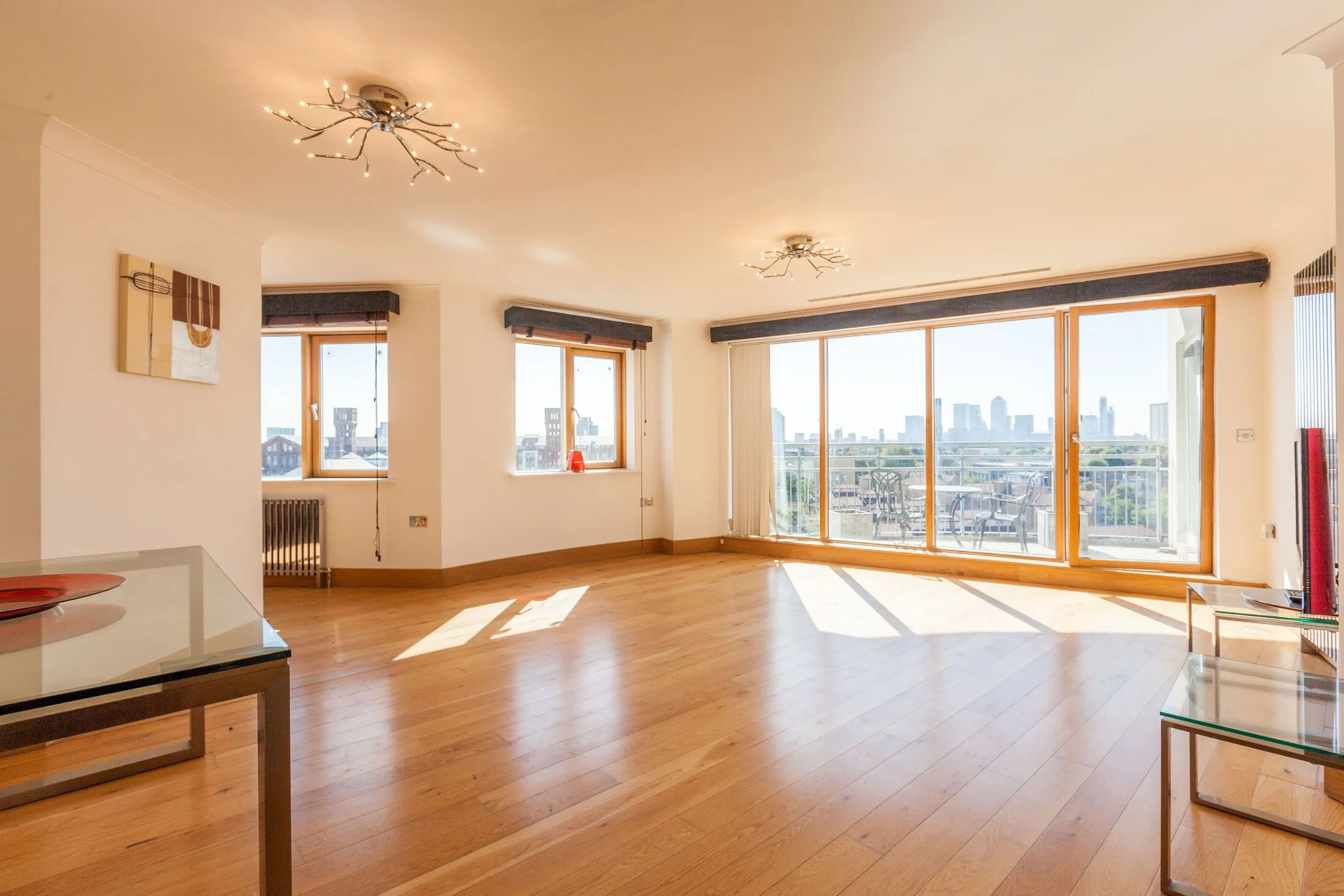 Flat Pancras Way in Greater London