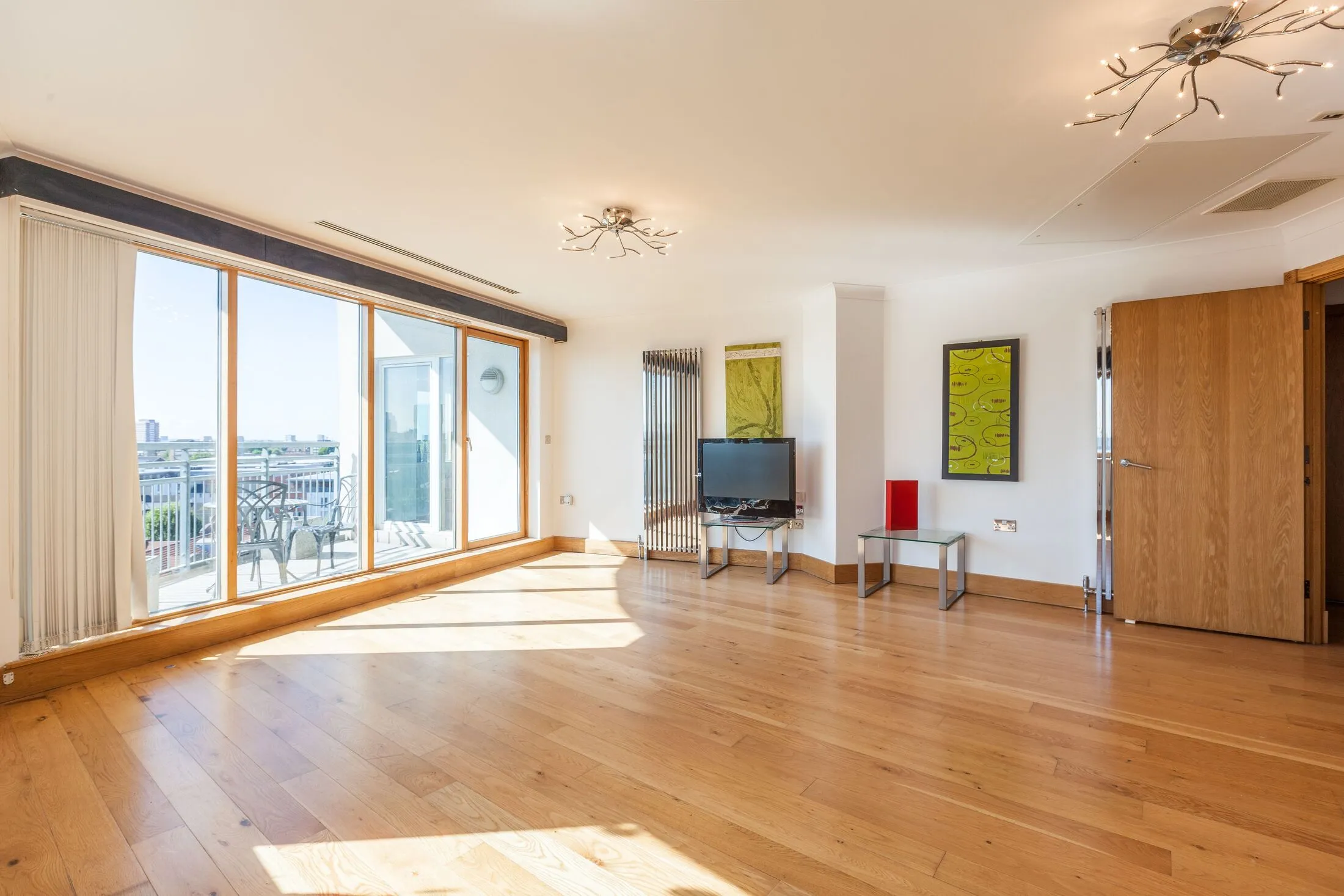 Flat Pancras Way in Greater London