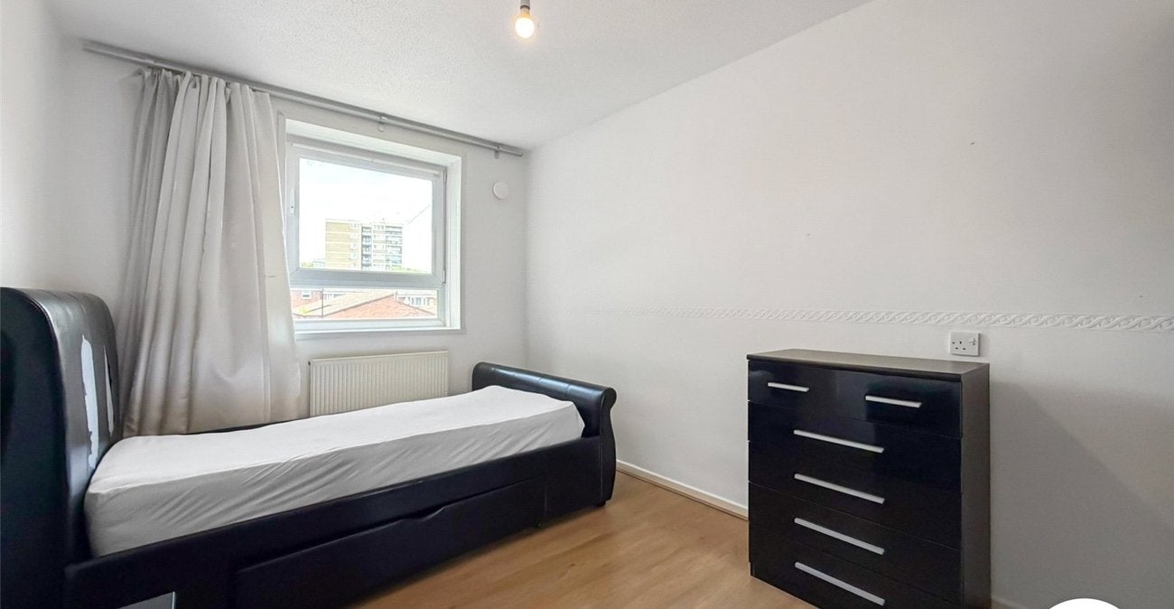 Flat Burrage Road in Greater London