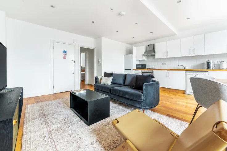 Flat Queensway in City of Westminster