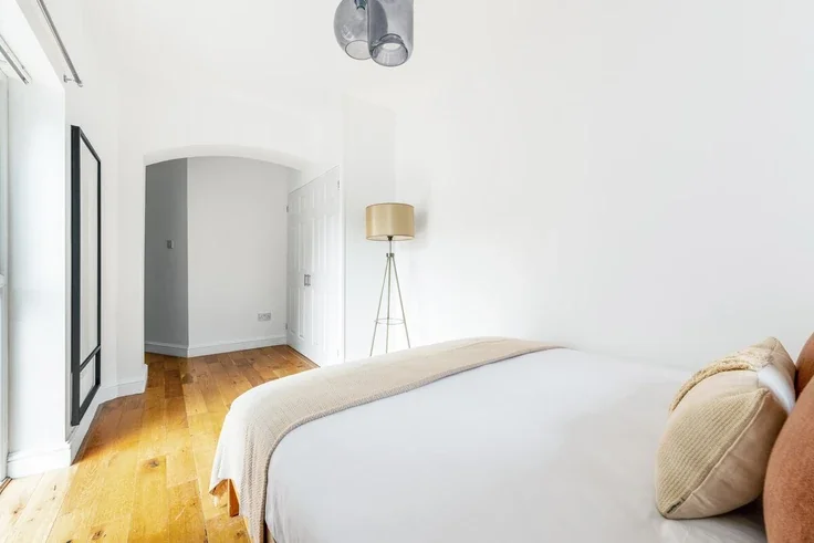 Flat Queensway in City of Westminster
