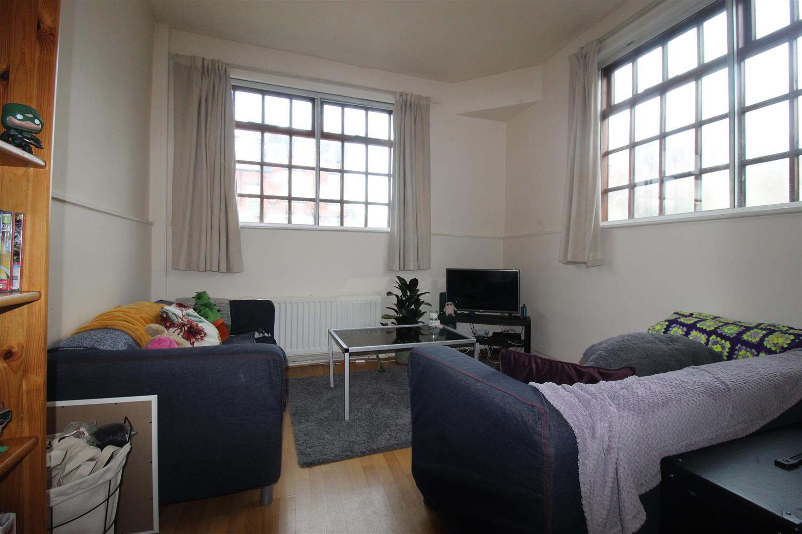 Flat Woodside Avenue in Leeds