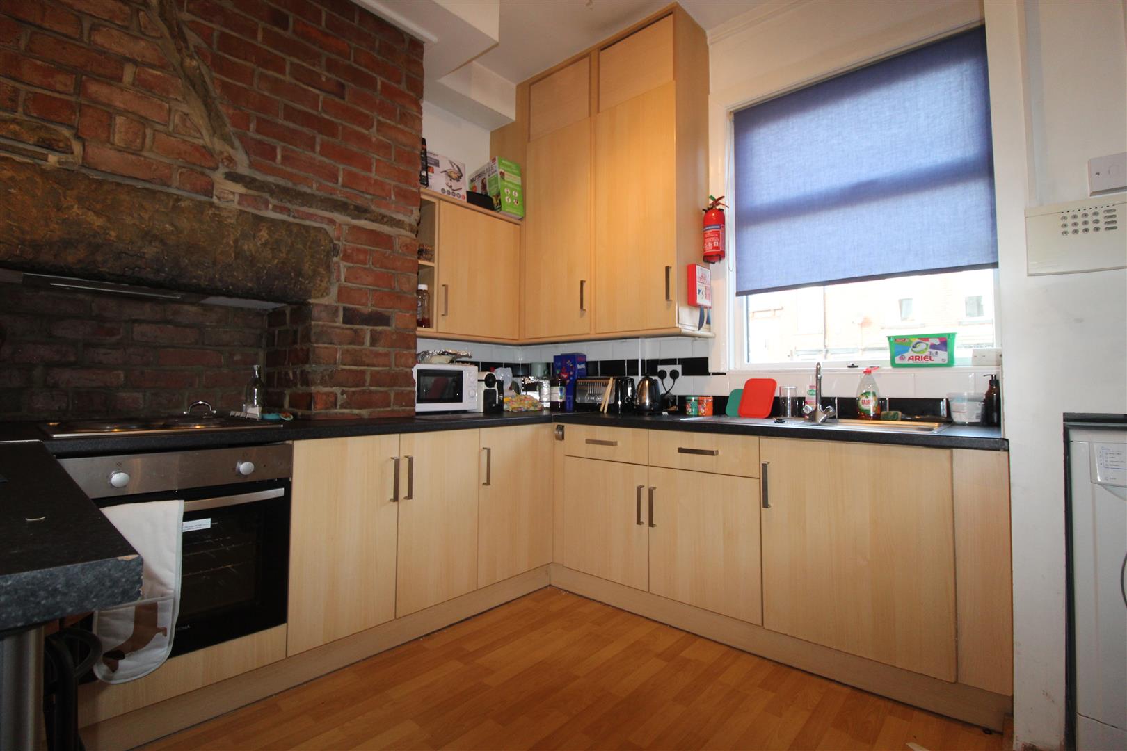 Flat Woodside Avenue in Leeds