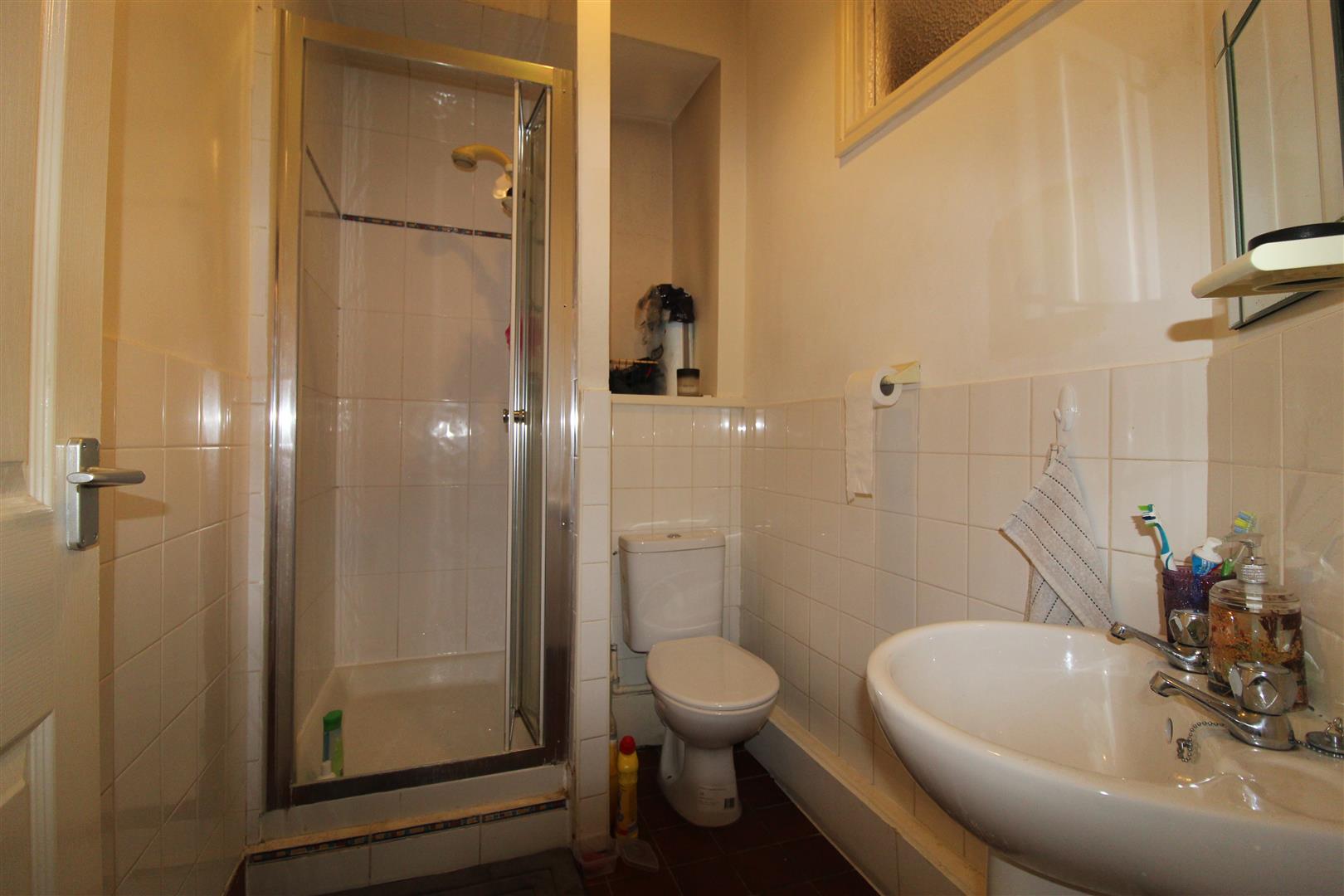 Flat Woodside Avenue in Leeds