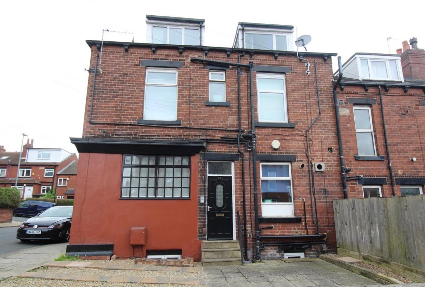 Flat Woodside Avenue in Leeds