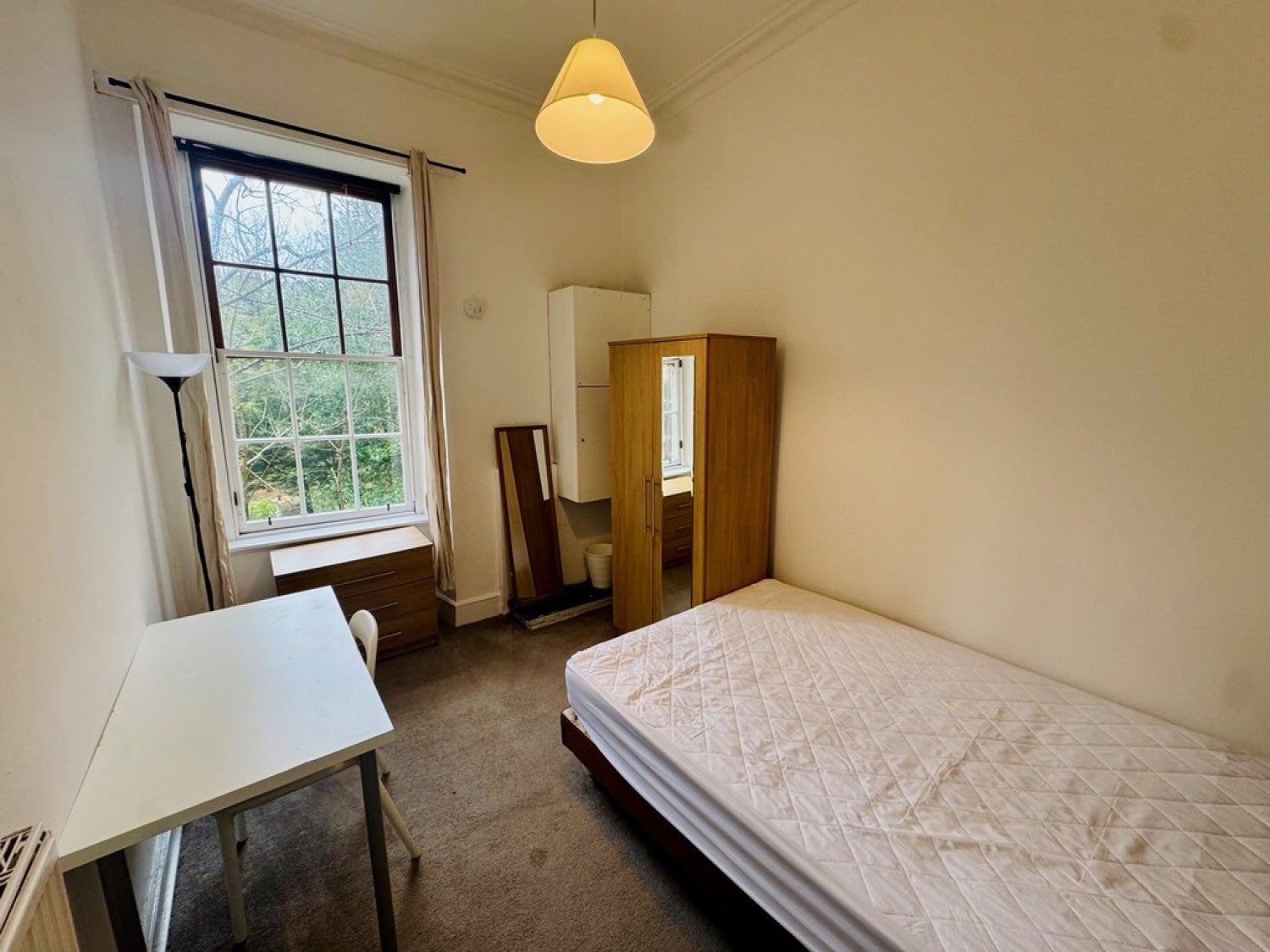 Room Great Western Road in Glasgow