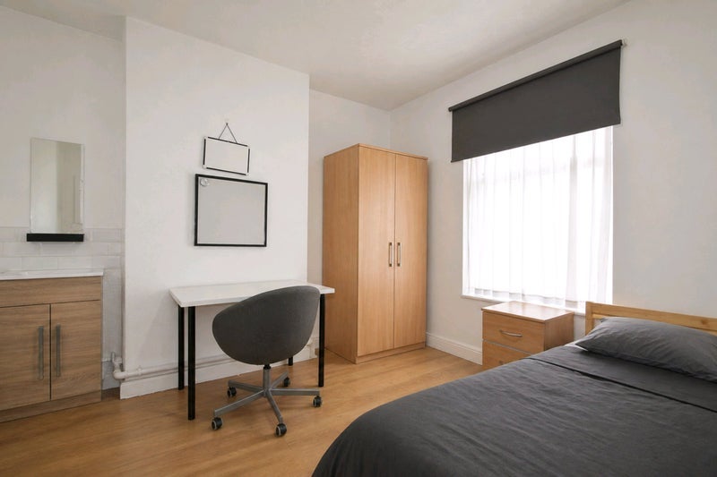 Room Wyeverne Road in Cardiff